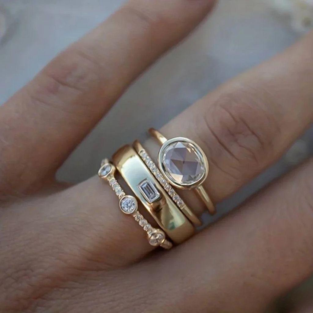 Vintage guldring med zirkon
