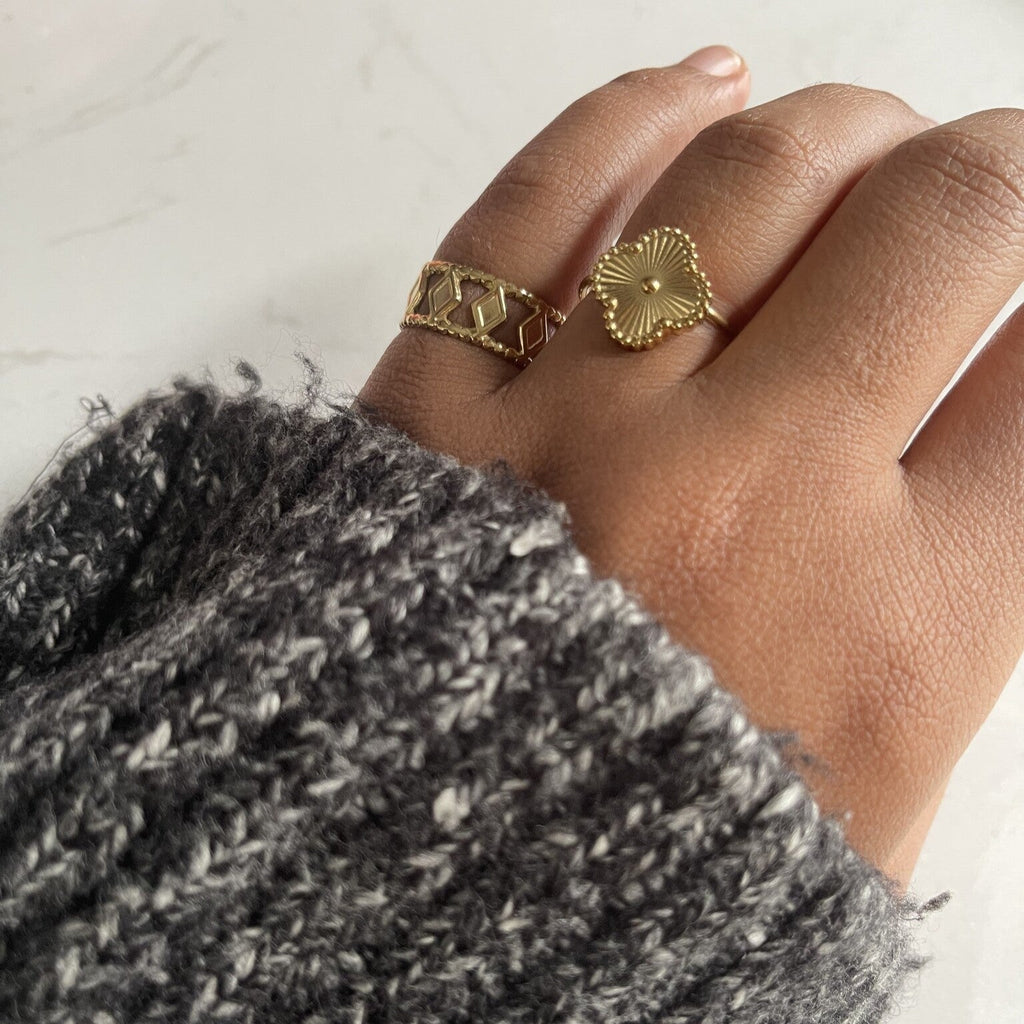 Rosie™️ | Justerbar Ring med Blomstermotiv – Rustfrit Stål