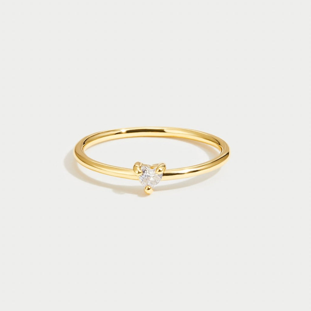 Leonie – En simpel guldring med en glat overflade.